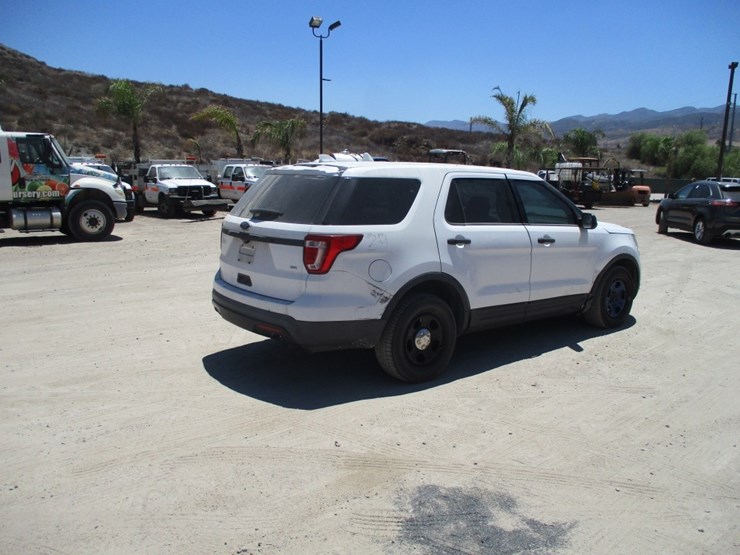 2016-ford-explorer-image-3
