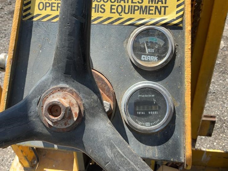 #1352-•-clark-electric-towmotor-image-6