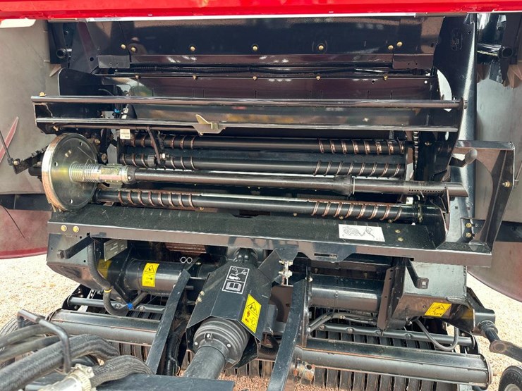 2019-case-ih-rb465-image-39