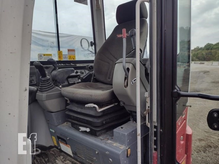 2018-takeuchi-tb260-image-14
