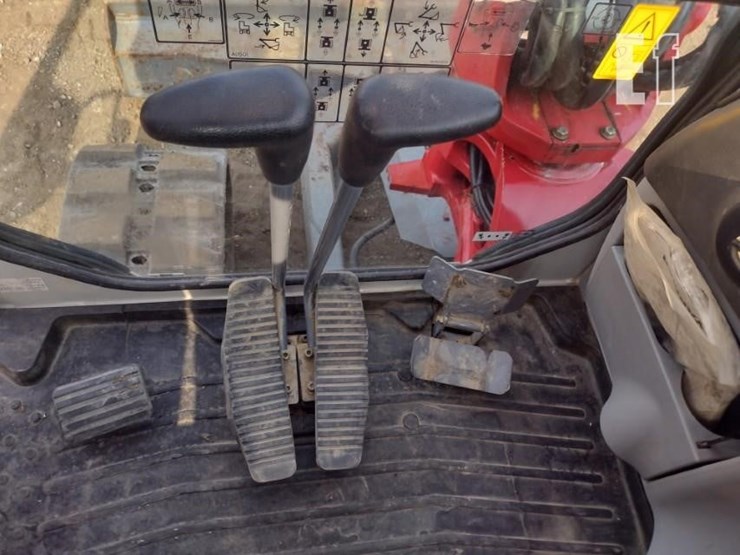 2018-takeuchi-tb260-image-8