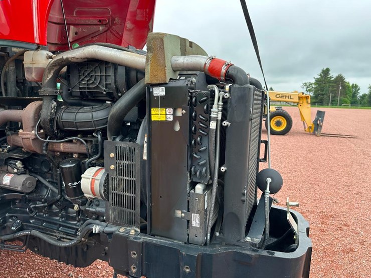 2015-case-ih-farmall-125a-image-37