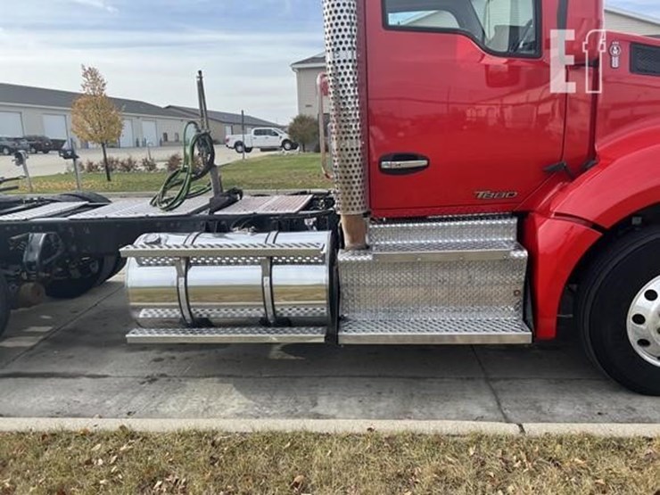 2016-kenworth-t880-image-37