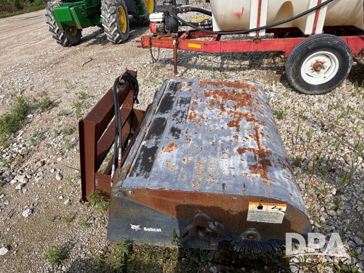 bobcat-broom-attachment-(gp11031)-image-4