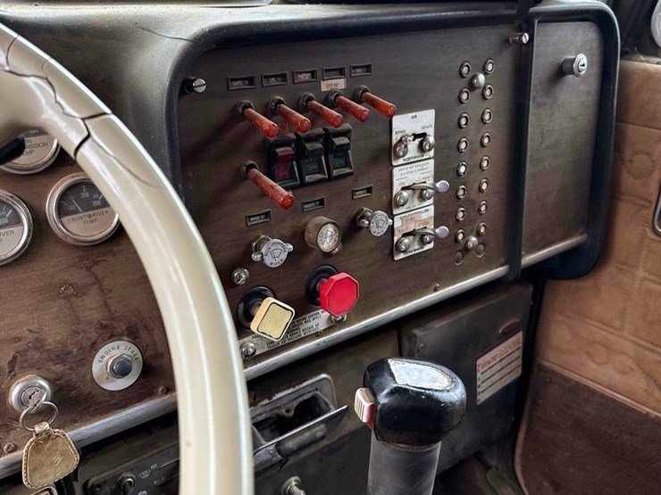 1987-peterbilt-359-image-43