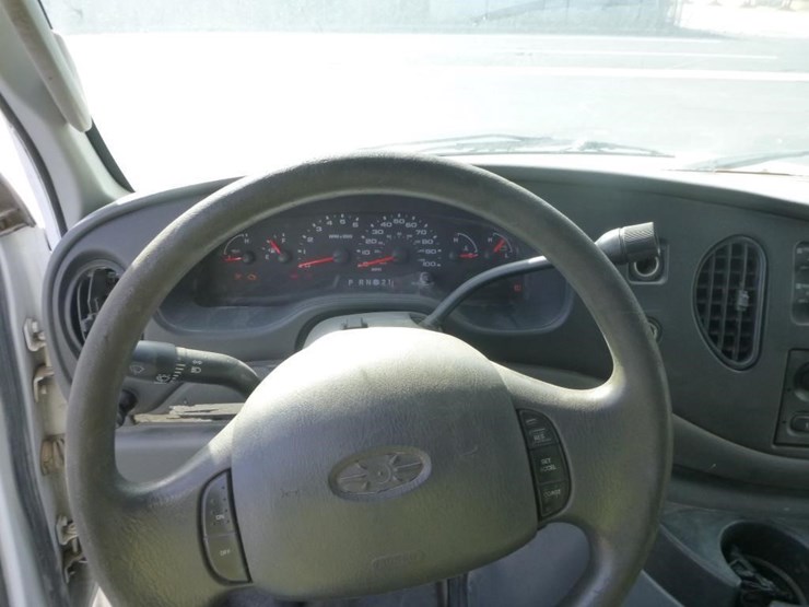 2008-ford-e350-image-18