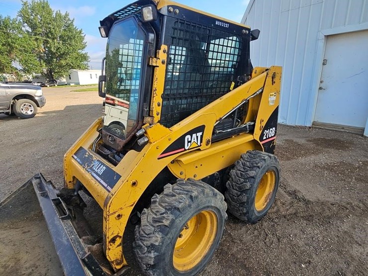 2001-caterpillar-216b-image-1