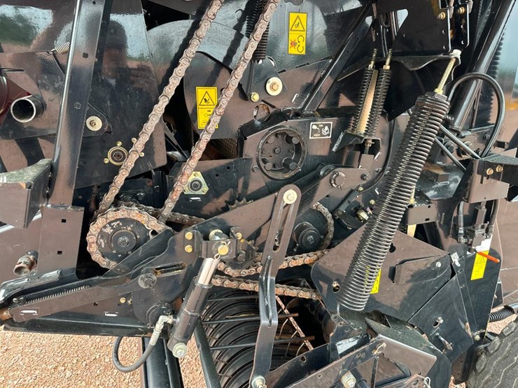 2019-case-ih-rb465-image-28