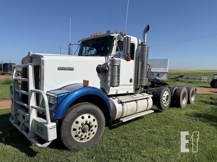2005-kenworth-w900-image-1
