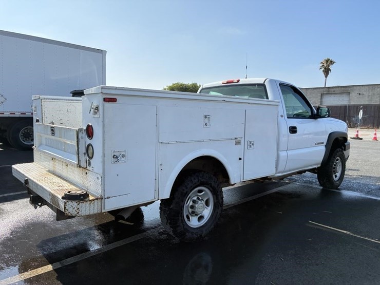 2005-chevrolet-silverado-2500-image-4