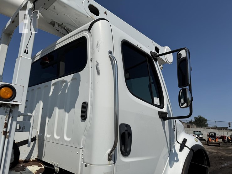 2005-freightliner-business-class-m2-106-image-27