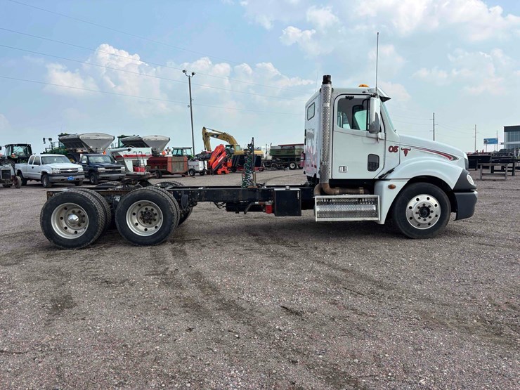 2008-freightliner-columbia-straight-truck-image-5