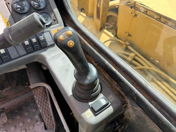 1999-caterpillar-th82-image-41