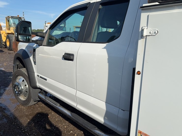 2017-ford-f550-image-15