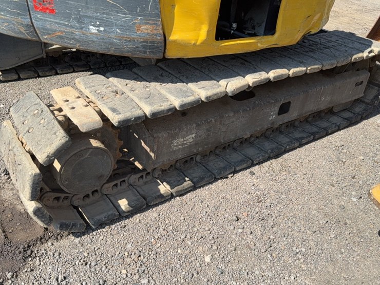 2011-komatsu-pc88mr-8-image-7