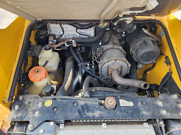 2020-deere-317g-image-18