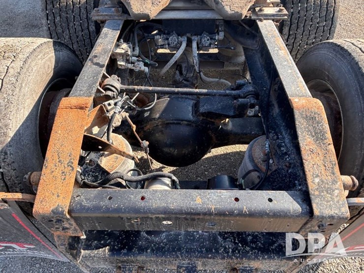 2002-ihc-9400i-day-cab-truck-(gp10940,-unit-109996)-image-35