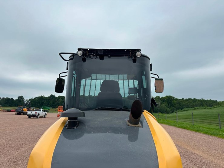 2019-deere-244l-image-20