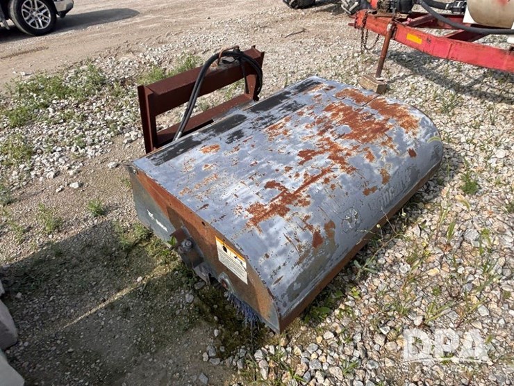 bobcat-broom-attachment-(gp11031)-image-3