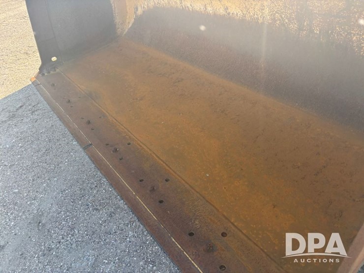 2015-deere-624k-image-76