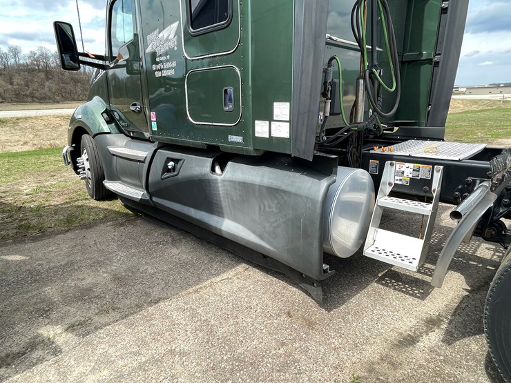 2018-kenworth-t680-image-16
