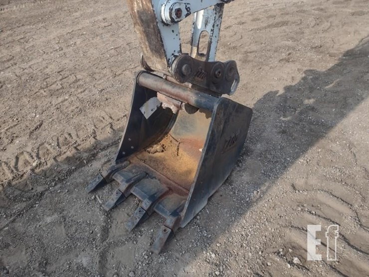2018-takeuchi-tb260-image-21