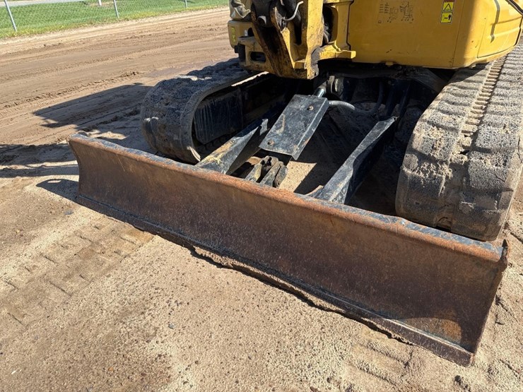 2017-caterpillar-305.5e2-cr-image-21