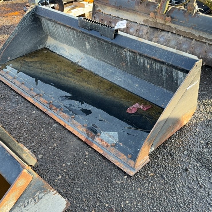 #2027 • YANMAR 78" SKID STEER SMOOTH BUCKET