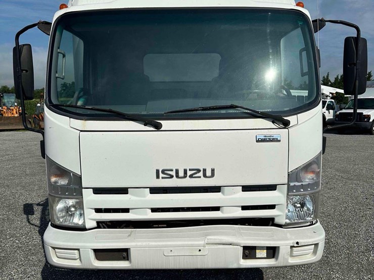 2013-isuzu-npr-eco-max-image-2