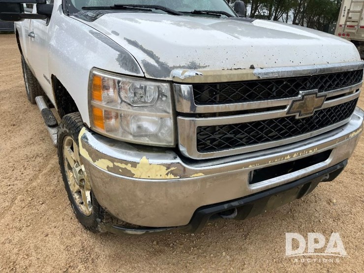 2011-chevrolet-silverado-2500-image-27