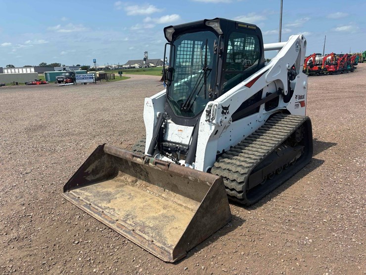 2017-bobcat-t750-image-1