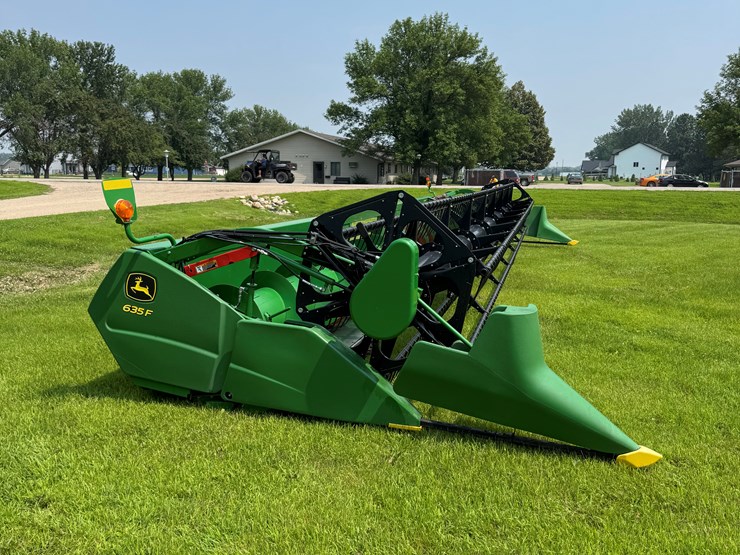 2019-john-deere-635f-image-5