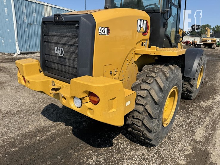 2021-caterpillar-920-image-19