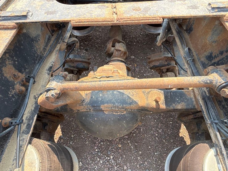 2001-freightliner-truck-tractor-image-9