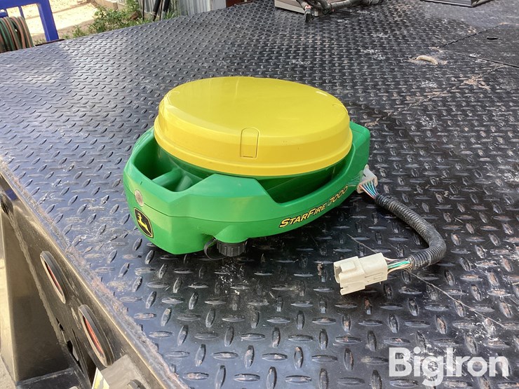 john-deere-starfire-7000-gps-globe-image-1