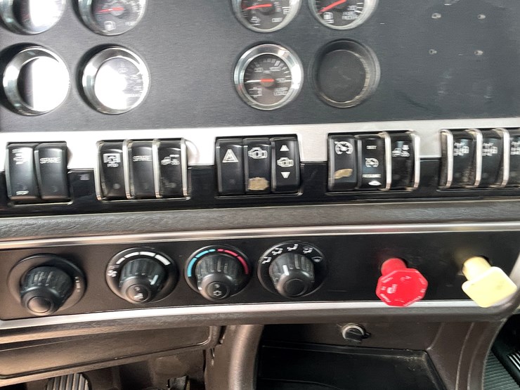 2012-kenworth-t800-image-75