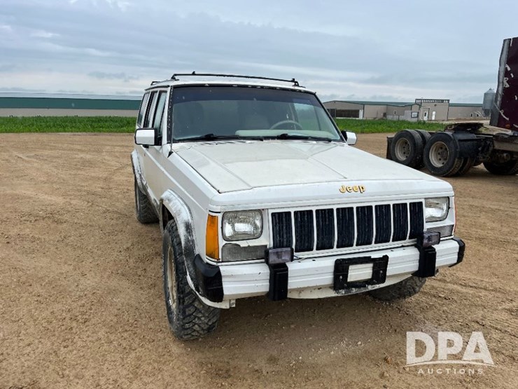 1990-jeep-cherokee-limited-image-4