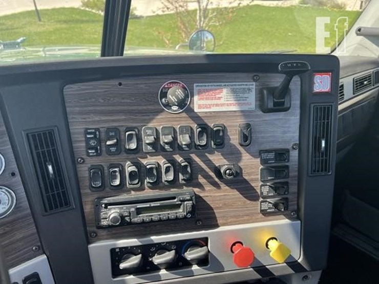 2015-freightliner-coronado-122-image-66