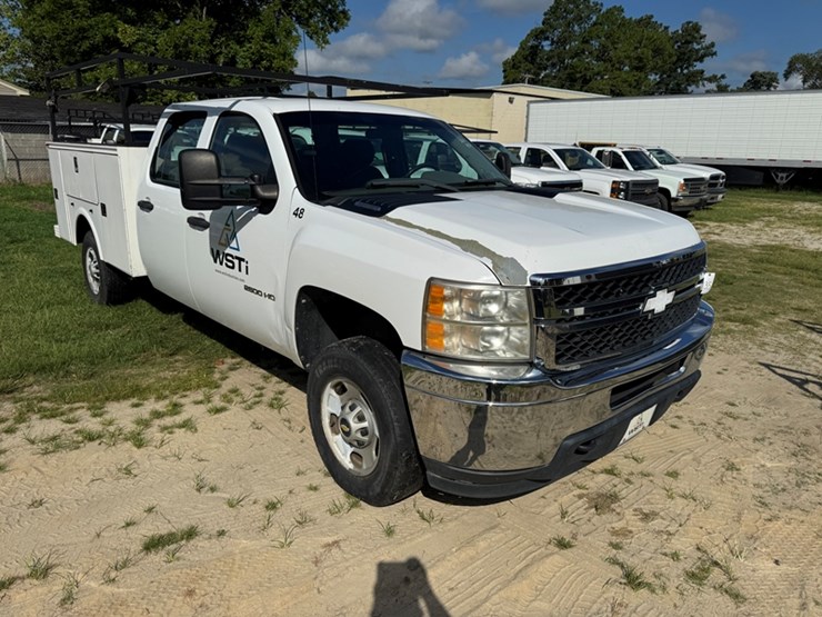 2011-chevrolet-silverado-2500-image-2