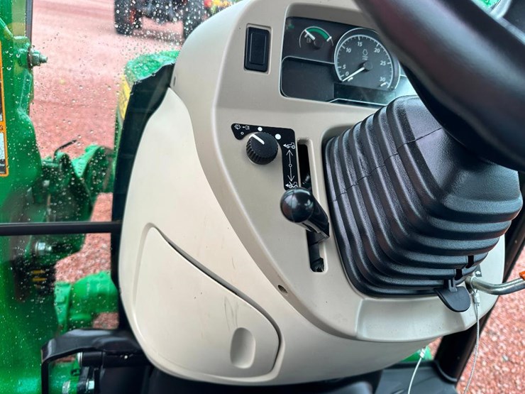 2022-john-deere-3046r-image-55