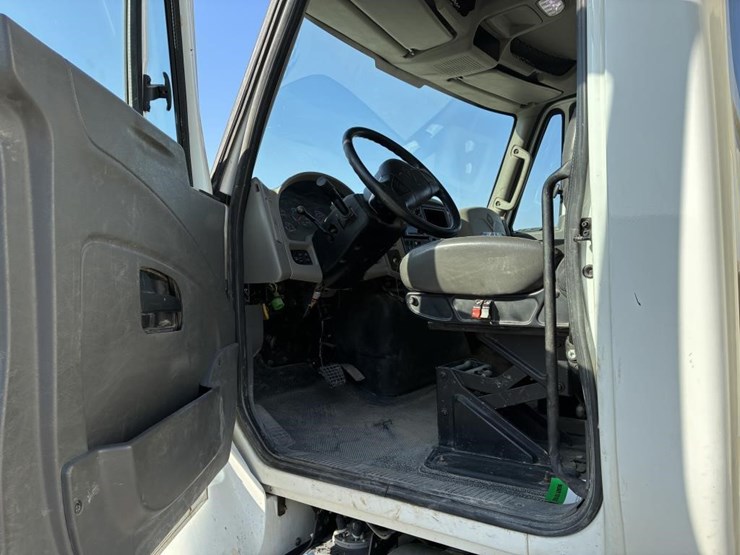 2019-international-7400-image-21