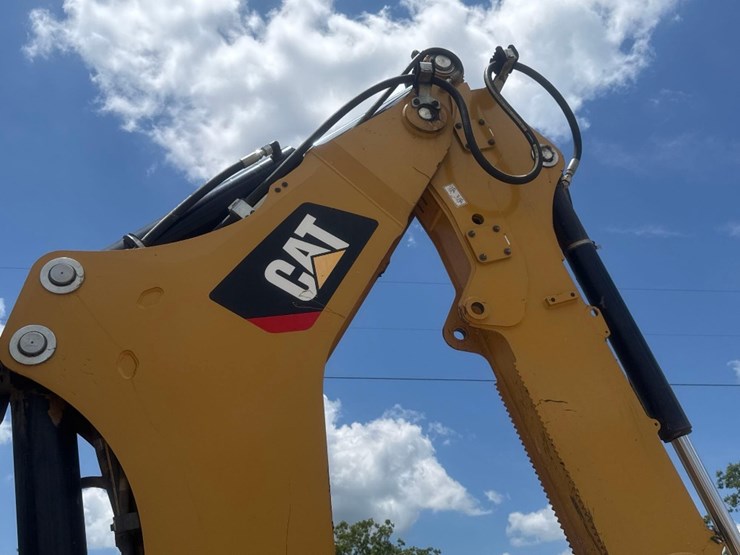 2019-caterpillar-440-image-15