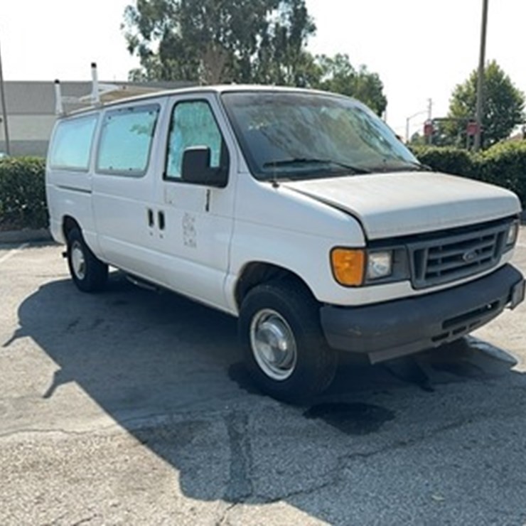 2004 FORD E350