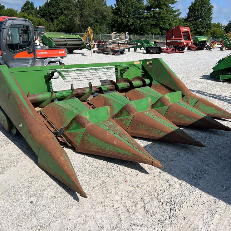 JOHN DEERE 643