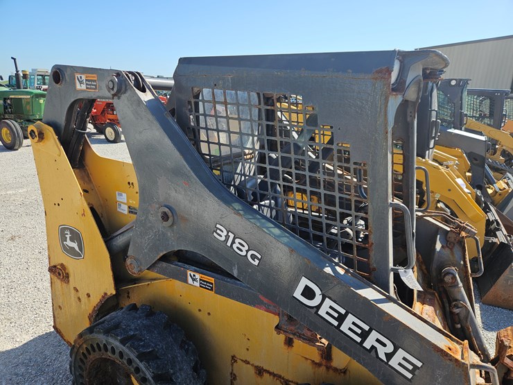 2019-deere-318g-image-17