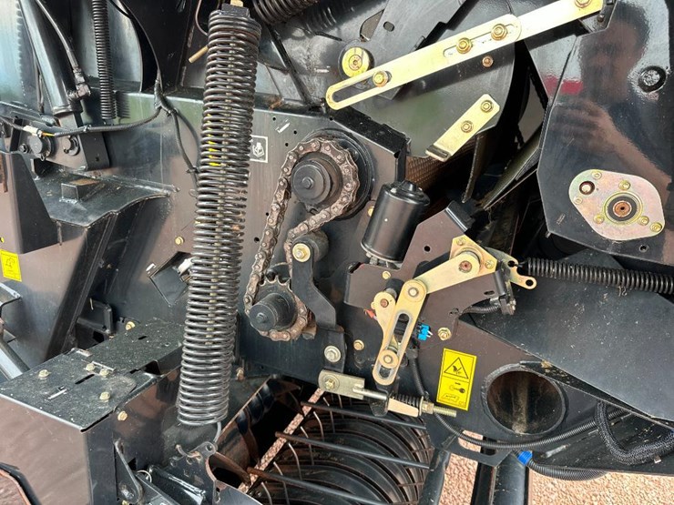 2019-case-ih-rb465-image-16