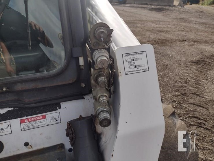 2005-bobcat-s300-image-15