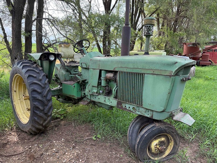 john-deere-3010-image-1