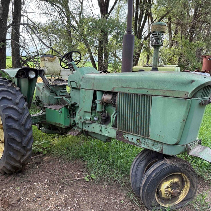 JOHN DEERE 3010