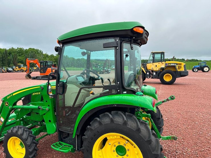 2022-john-deere-3046r-image-21